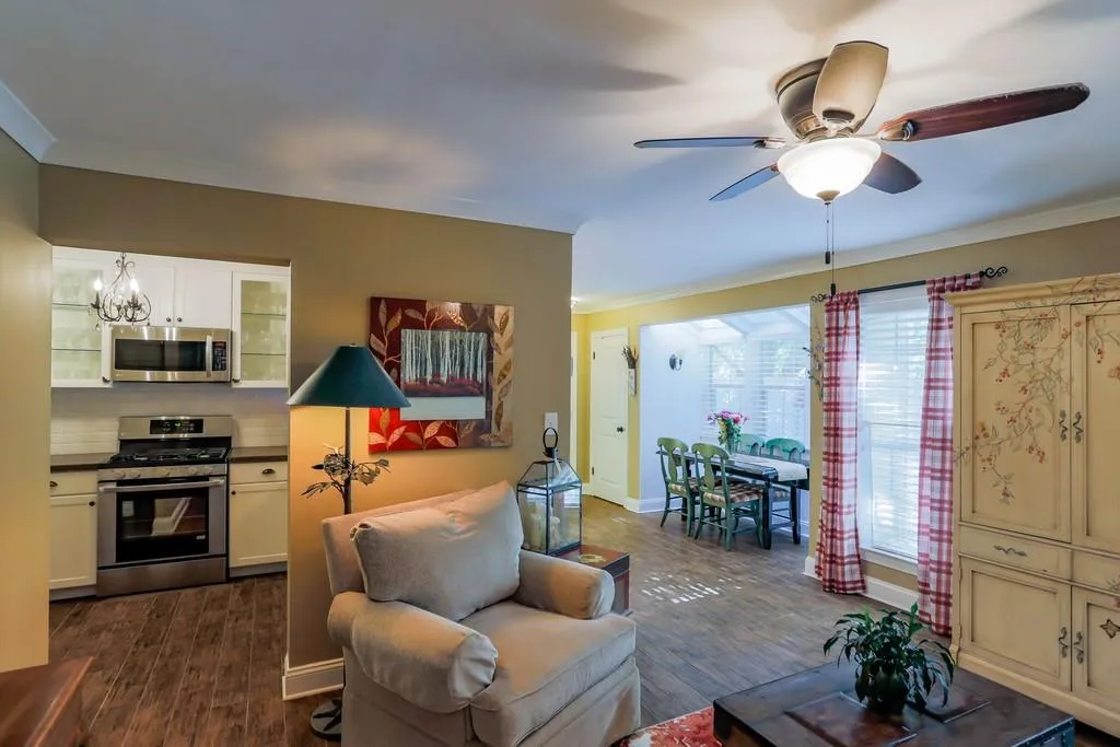 6812 Glenridge Drive Unit G, Sandy Springs, Georgia 30328, 1 Bedroom Bedrooms, ,1 BathroomBathrooms,Residential,Sold,6812 Glenridge Drive Unit G,6777309