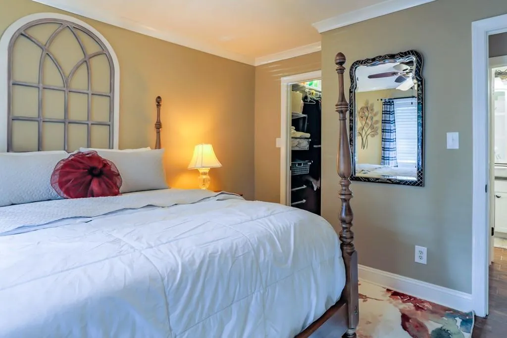 6812 Glenridge Drive Unit G, Sandy Springs, Georgia 30328, 1 Bedroom Bedrooms, ,1 BathroomBathrooms,Residential,Sold,6812 Glenridge Drive Unit G,6777309