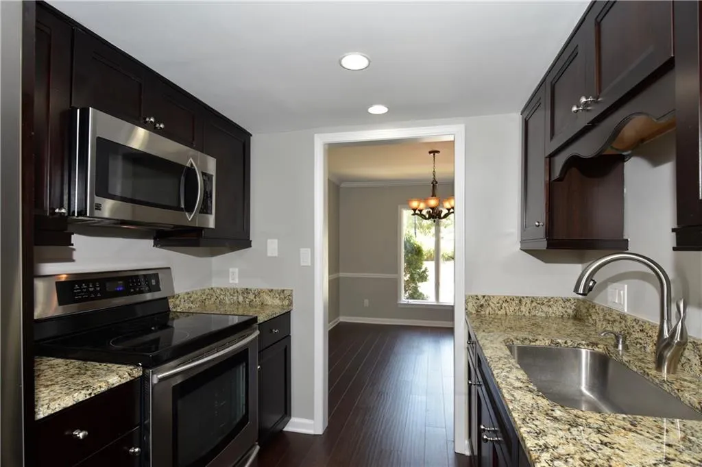 75 Ivy Trail Ne Unit 75, Atlanta, Georgia 30342, 3 Bedrooms Bedrooms, ,2 BathroomsBathrooms,Residential,Sold,75 Ivy Trail Ne Unit 75,5716985