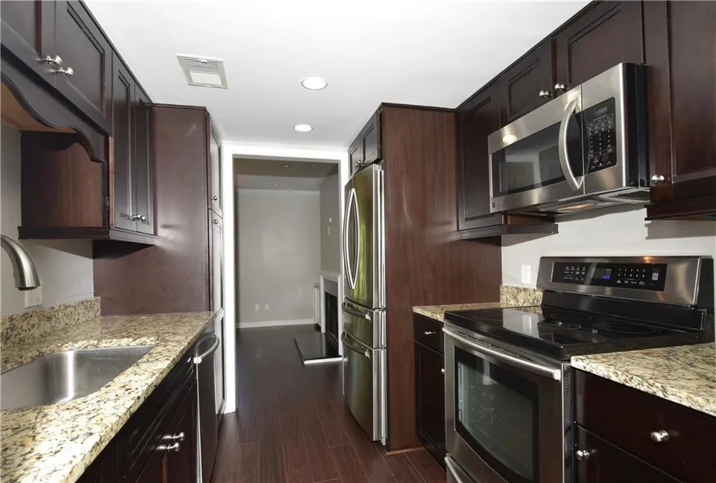 75 Ivy Trail Ne Unit 75, Atlanta, Georgia 30342, 3 Bedrooms Bedrooms, ,2 BathroomsBathrooms,Residential,Sold,75 Ivy Trail Ne Unit 75,5716985
