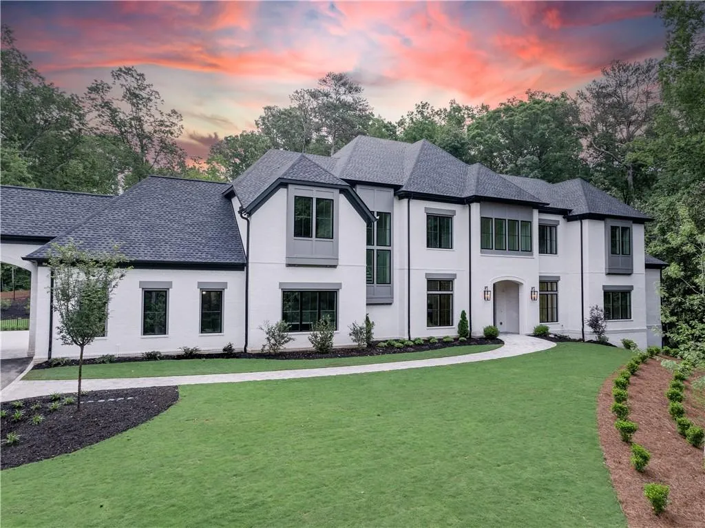 View of front of home featuring a yard
