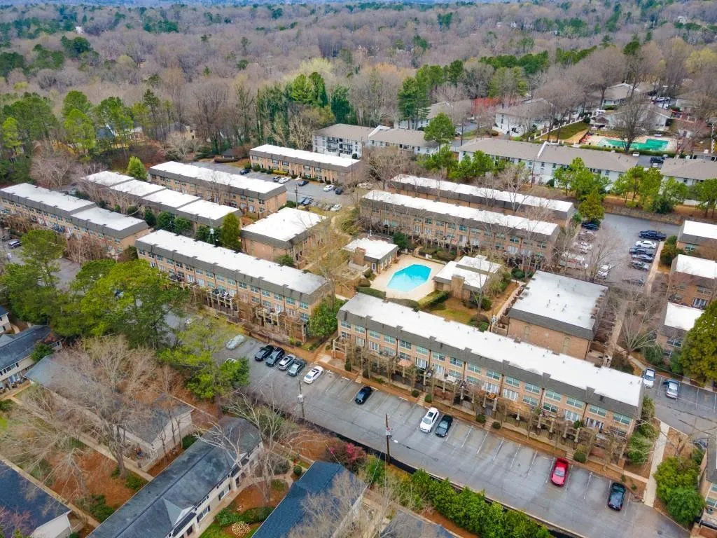 6980 Roswell Road Unit L2, Atlanta, Georgia 30328, 1 Bedroom Bedrooms, ,1 BathroomBathrooms,Residential,Sold,6980 Roswell Road Unit L2,7065935