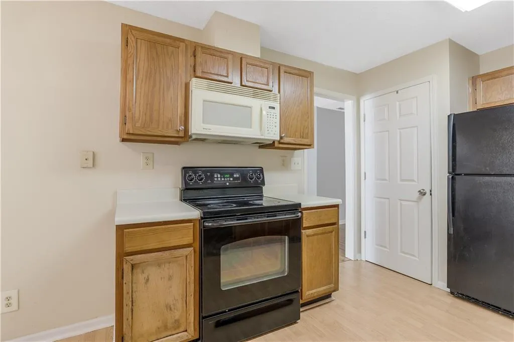 404 Garden Court, Sandy Springs, Georgia 30328, 3 Bedrooms Bedrooms, ,2 BathroomsBathrooms,Residential,Sold,404 Garden Court,6968459