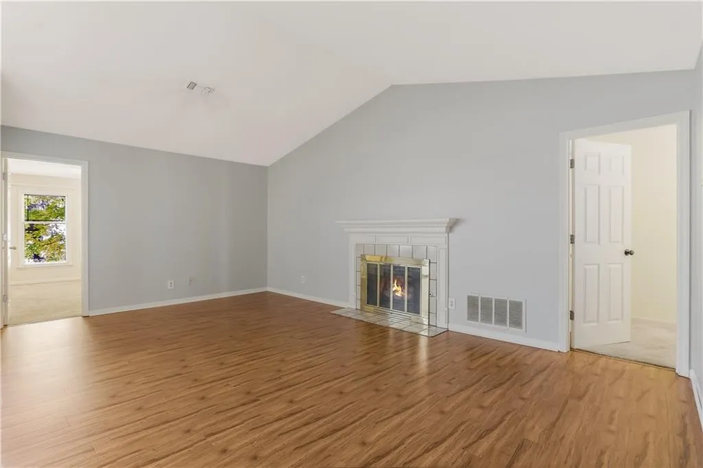404 Garden Court, Sandy Springs, Georgia 30328, 3 Bedrooms Bedrooms, ,2 BathroomsBathrooms,Residential,Sold,404 Garden Court,6968459