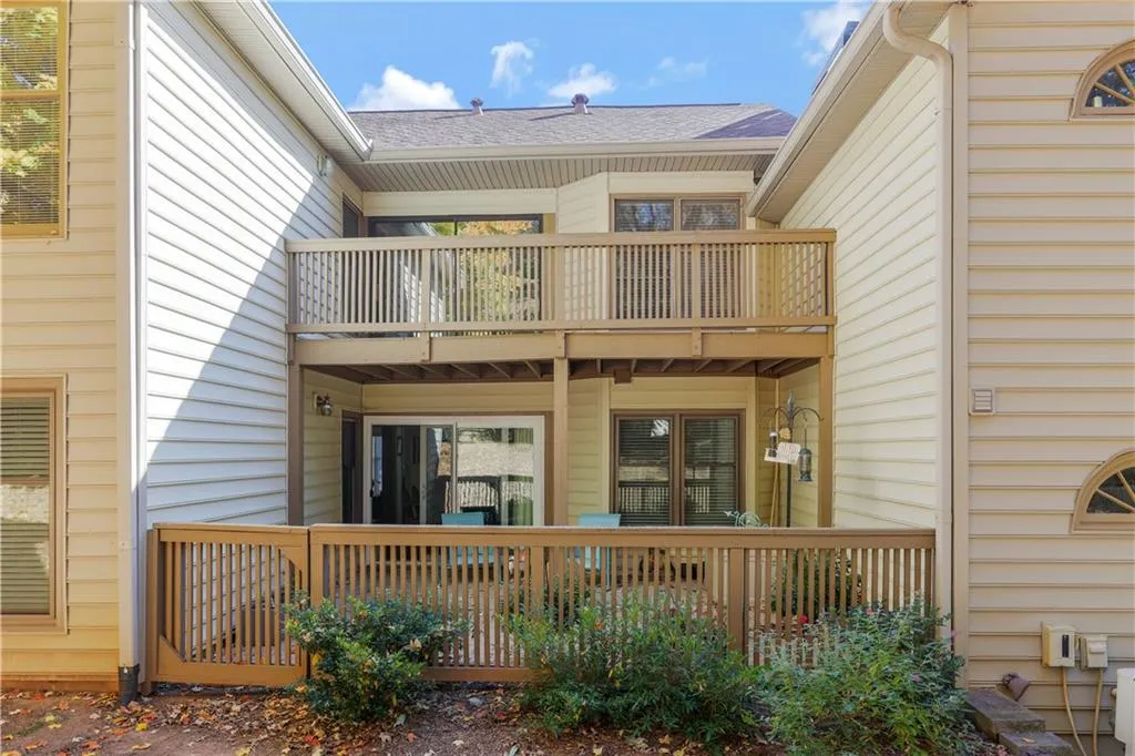 404 Garden Court, Sandy Springs, Georgia 30328, 3 Bedrooms Bedrooms, ,2 BathroomsBathrooms,Residential,Sold,404 Garden Court,6968459