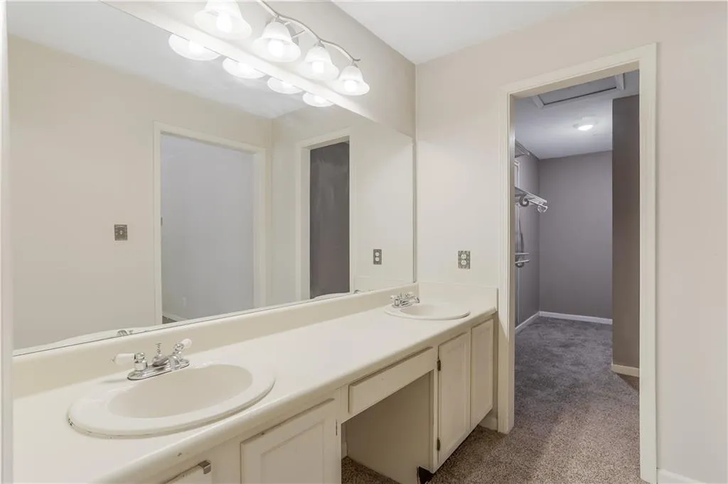 404 Garden Court, Sandy Springs, Georgia 30328, 3 Bedrooms Bedrooms, ,2 BathroomsBathrooms,Residential,Sold,404 Garden Court,6968459