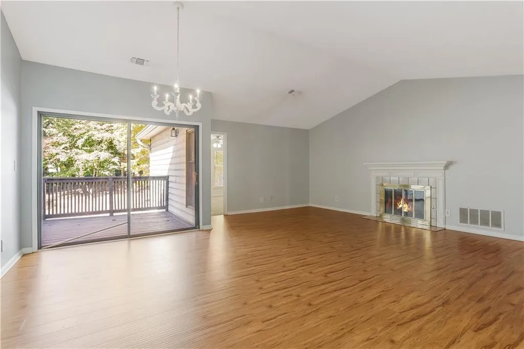 404 Garden Court, Sandy Springs, Georgia 30328, 3 Bedrooms Bedrooms, ,2 BathroomsBathrooms,Residential,Sold,404 Garden Court,6968459