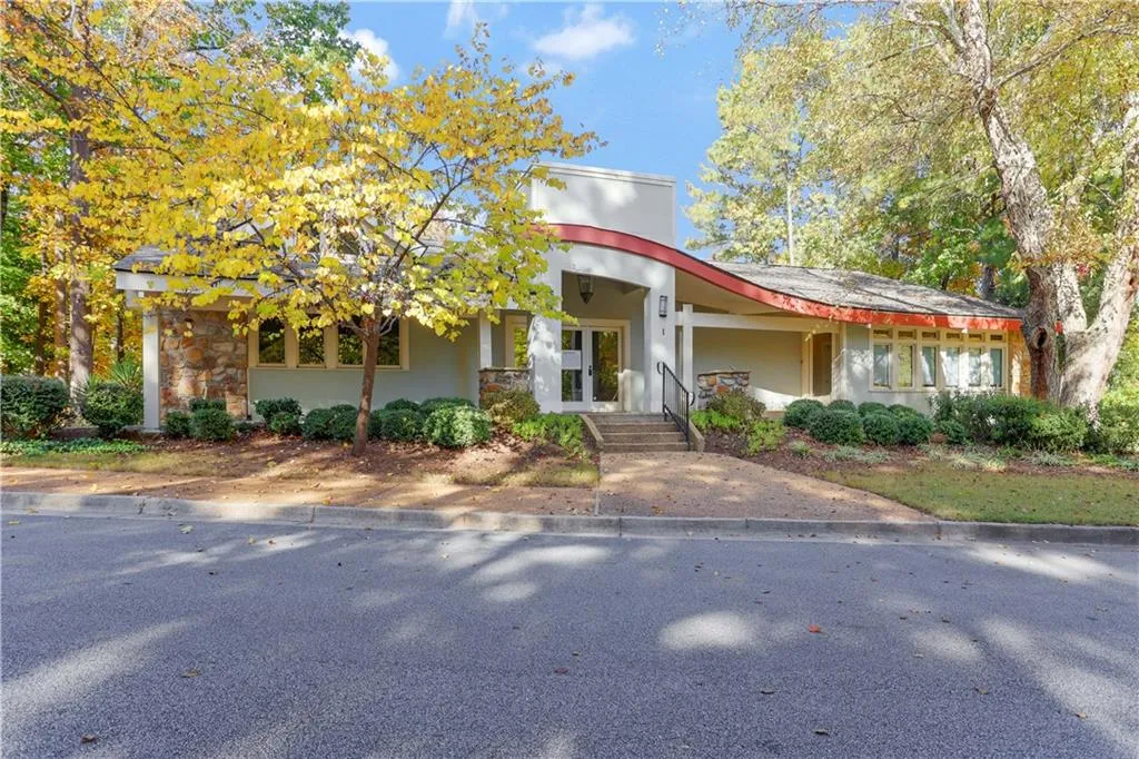 404 Garden Court, Sandy Springs, Georgia 30328, 3 Bedrooms Bedrooms, ,2 BathroomsBathrooms,Residential,Sold,404 Garden Court,6968459