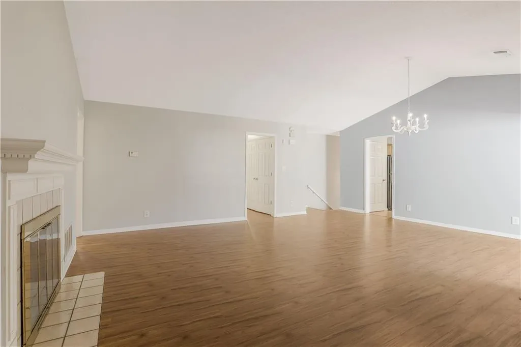 404 Garden Court, Sandy Springs, Georgia 30328, 3 Bedrooms Bedrooms, ,2 BathroomsBathrooms,Residential,Sold,404 Garden Court,6968459