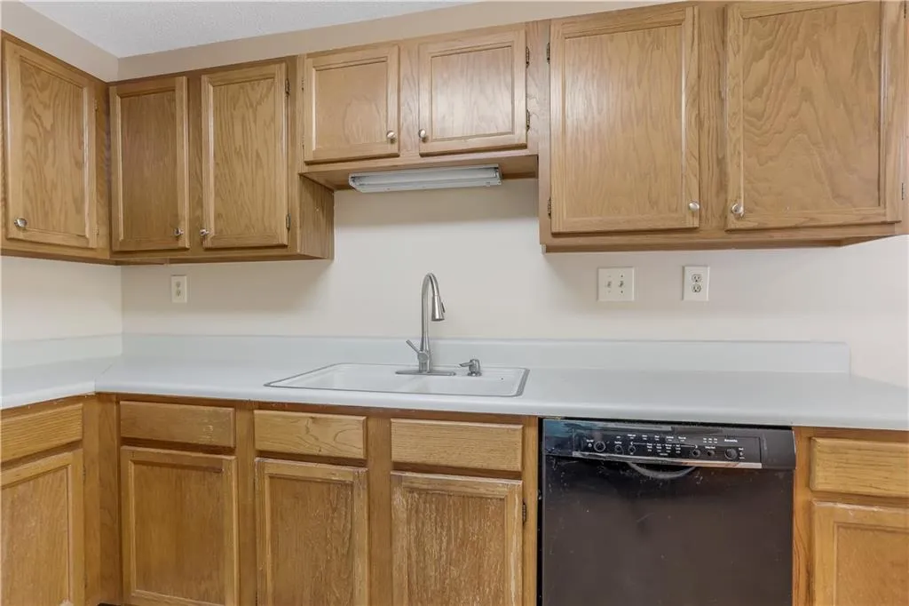 404 Garden Court, Sandy Springs, Georgia 30328, 3 Bedrooms Bedrooms, ,2 BathroomsBathrooms,Residential,Sold,404 Garden Court,6968459
