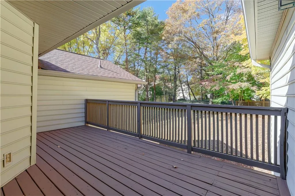 404 Garden Court, Sandy Springs, Georgia 30328, 3 Bedrooms Bedrooms, ,2 BathroomsBathrooms,Residential,Sold,404 Garden Court,6968459