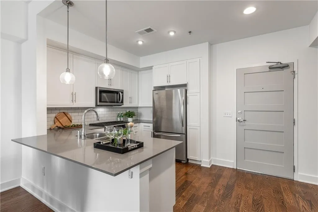 1100 Howell Mill Road Nw Unit 404, Atlanta, Georgia 30318, 1 Bedroom Bedrooms, ,1 BathroomBathrooms,Residential,For Sale,1100 Howell Mill Road Nw Unit 404,7661844