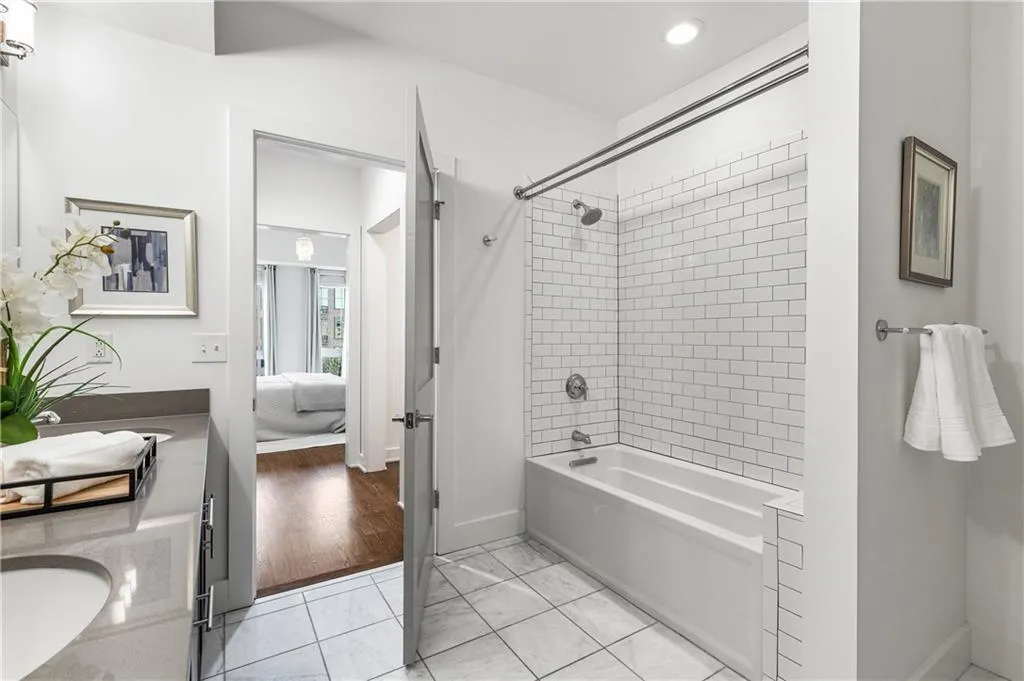 1100 Howell Mill Road Nw Unit 404, Atlanta, Georgia 30318, 1 Bedroom Bedrooms, ,1 BathroomBathrooms,Residential,For Sale,1100 Howell Mill Road Nw Unit 404,7661844