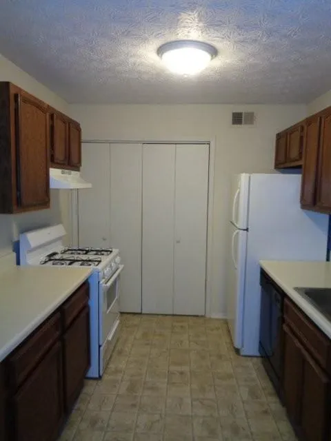 608 Natchez Trace, Atlanta, Georgia 30350, 2 Bedrooms Bedrooms, ,2 BathroomsBathrooms,Residential,Sold,608 Natchez Trace,7378564