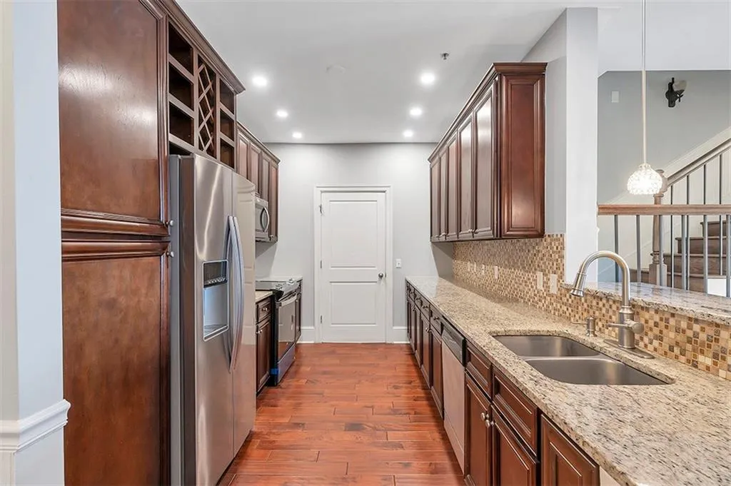901 Abernathy Road Ne Unit 6250, Atlanta, Georgia 30328, 3 Bedrooms Bedrooms, ,2 BathroomsBathrooms,Residential,Sold,901 Abernathy Road Ne Unit 6250,7392142