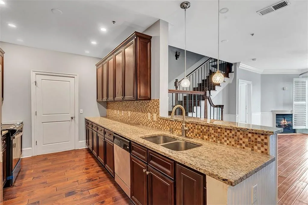 901 Abernathy Road Ne Unit 6250, Atlanta, Georgia 30328, 3 Bedrooms Bedrooms, ,2 BathroomsBathrooms,Residential,Sold,901 Abernathy Road Ne Unit 6250,7392142
