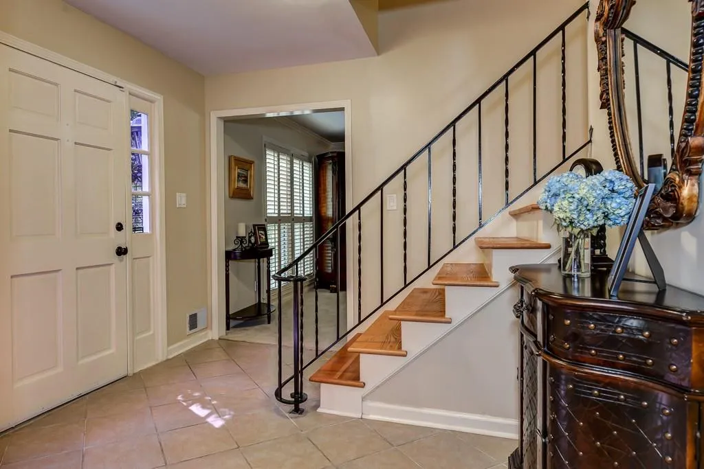 7100 Glenridge Drive, Sandy Springs, Georgia 30328, 4 Bedrooms Bedrooms, ,2 BathroomsBathrooms,Residential,Sold,7100 Glenridge Drive,5596932