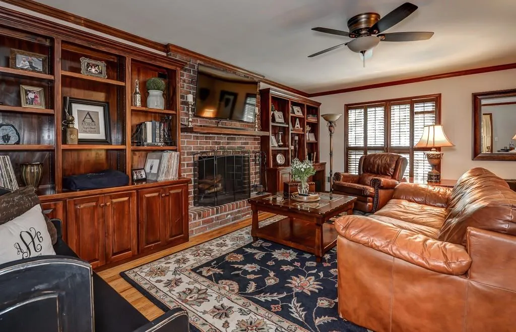 7100 Glenridge Drive, Sandy Springs, Georgia 30328, 4 Bedrooms Bedrooms, ,2 BathroomsBathrooms,Residential,Sold,7100 Glenridge Drive,5596932