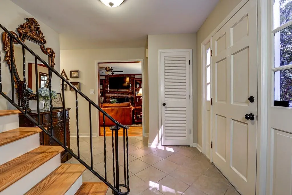 7100 Glenridge Drive, Sandy Springs, Georgia 30328, 4 Bedrooms Bedrooms, ,2 BathroomsBathrooms,Residential,Sold,7100 Glenridge Drive,5596932
