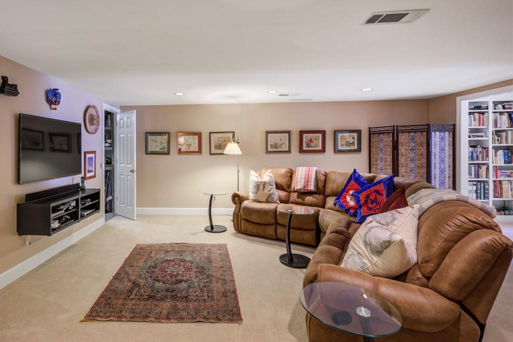 320 Morgan Farm Court, Sandy Springs, Georgia 30342, 6 Bedrooms Bedrooms, ,4 BathroomsBathrooms,Residential,Sold,320 Morgan Farm Court,7333812