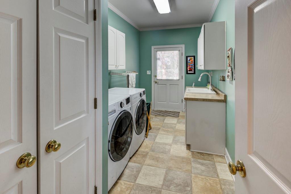 320 Morgan Farm Court, Sandy Springs, Georgia 30342, 6 Bedrooms Bedrooms, ,4 BathroomsBathrooms,Residential,Sold,320 Morgan Farm Court,7333812