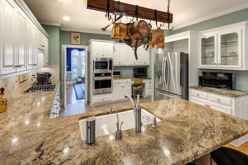 320 Morgan Farm Court, Sandy Springs, Georgia 30342, 6 Bedrooms Bedrooms, ,4 BathroomsBathrooms,Residential,Sold,320 Morgan Farm Court,7333812