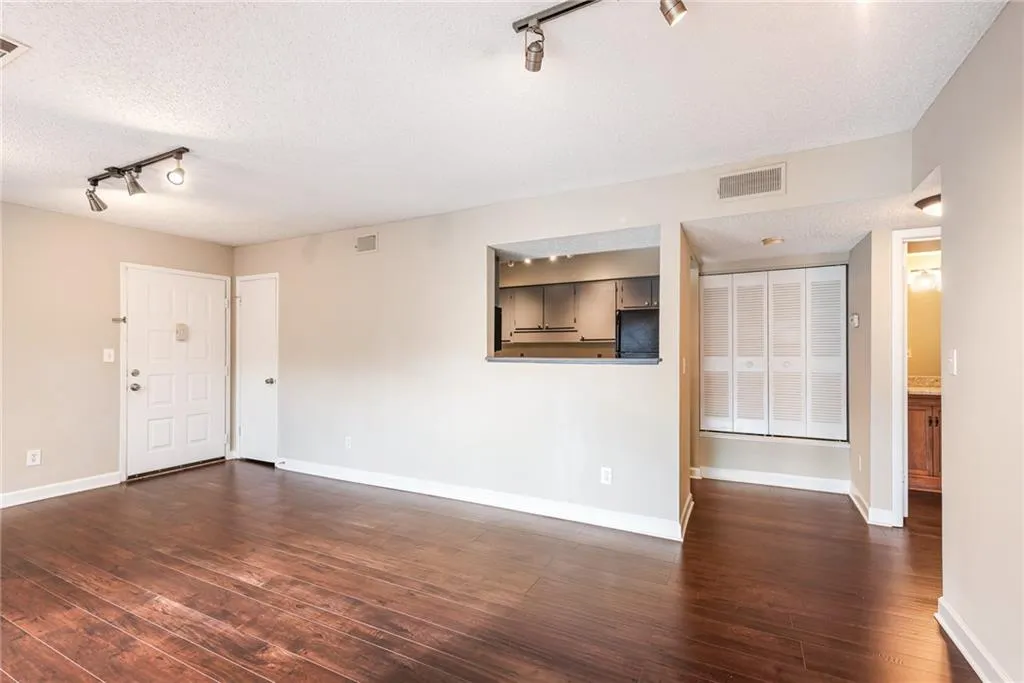 1606 Wingate Way Unit 1606, Sandy Springs, Georgia 30350, 1 Bedroom Bedrooms, ,1 BathroomBathrooms,Residential,Sold,1606 Wingate Way Unit 1606,6672563