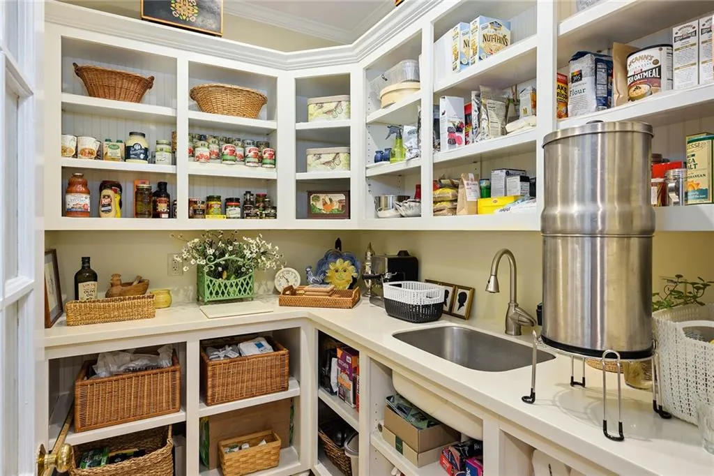 160 Zeblin Road, Atlanta, Georgia 30342, 5 Bedrooms Bedrooms, ,5 BathroomsBathrooms,Residential,Sold,160 Zeblin Road,6691285