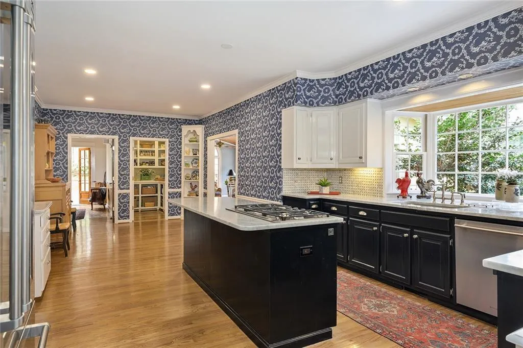 160 Zeblin Road, Atlanta, Georgia 30342, 5 Bedrooms Bedrooms, ,5 BathroomsBathrooms,Residential,Sold,160 Zeblin Road,6691285