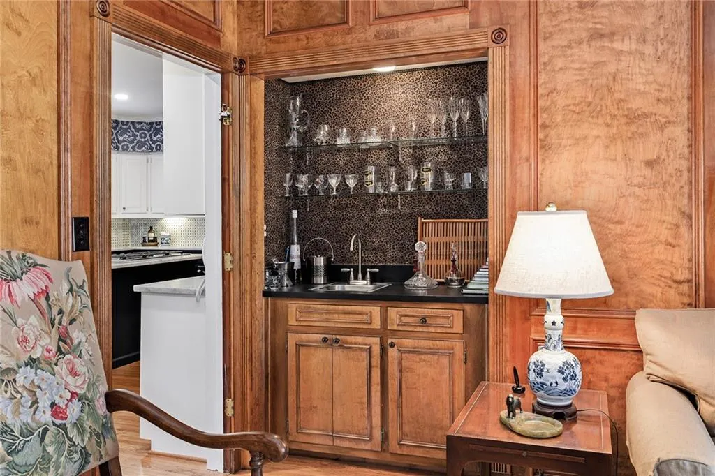 160 Zeblin Road, Atlanta, Georgia 30342, 5 Bedrooms Bedrooms, ,5 BathroomsBathrooms,Residential,Sold,160 Zeblin Road,6691285