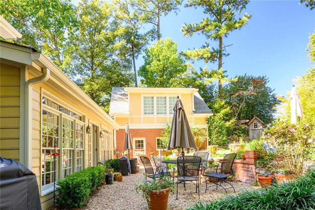 160 Zeblin Road, Atlanta, Georgia 30342, 5 Bedrooms Bedrooms, ,5 BathroomsBathrooms,Residential,Sold,160 Zeblin Road,6691285