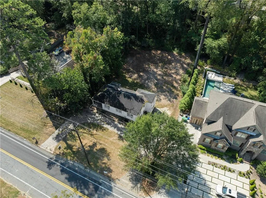 2102 E Roxboro Road, Brookhaven, Georgia 30324, 2 Bedrooms Bedrooms, ,1 BathroomBathrooms,Residential,For Sale,2102 E Roxboro Road,7651066