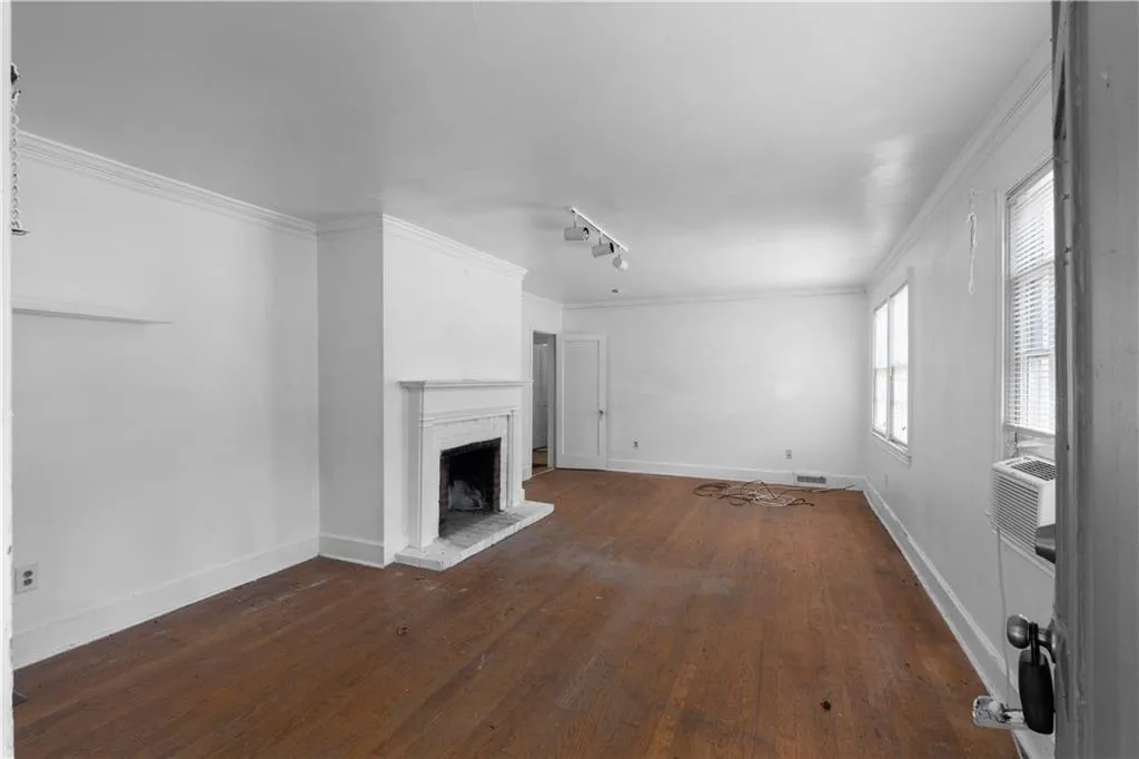 2102 E Roxboro Road, Brookhaven, Georgia 30324, 2 Bedrooms Bedrooms, ,1 BathroomBathrooms,Residential,For Sale,2102 E Roxboro Road,7651066