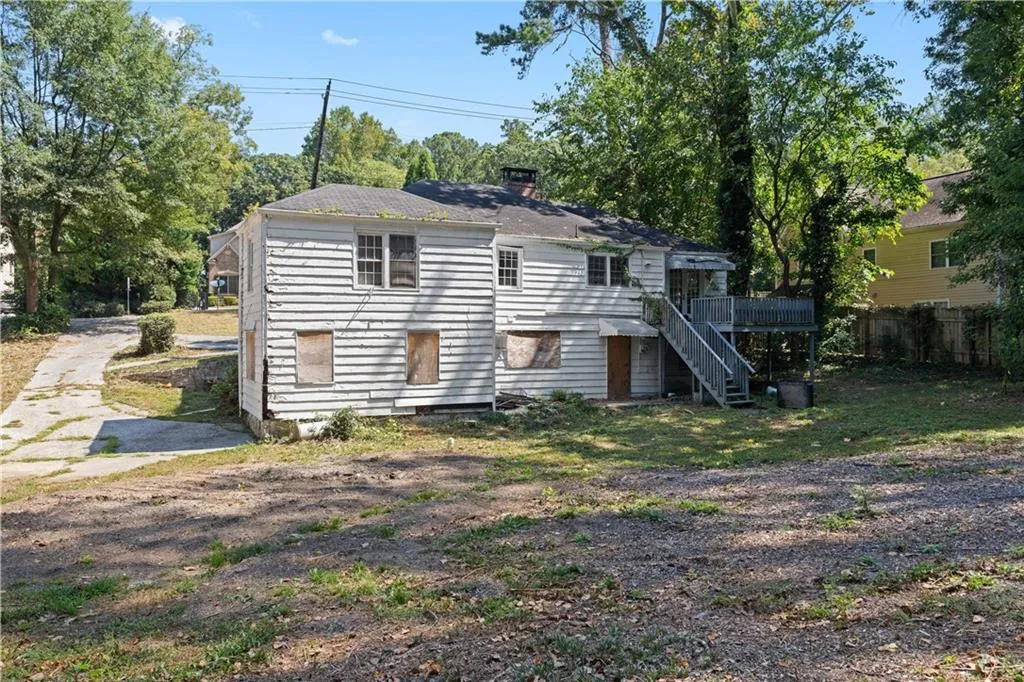 2102 E Roxboro Road, Brookhaven, Georgia 30324, 2 Bedrooms Bedrooms, ,1 BathroomBathrooms,Residential,For Sale,2102 E Roxboro Road,7651066