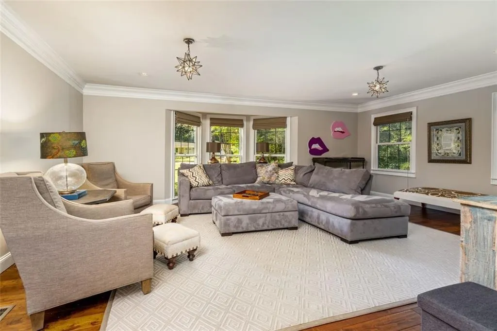 305 Brook Drive, Atlanta, Georgia 30328, 6 Bedrooms Bedrooms, ,4 BathroomsBathrooms,Residential,Sold,305 Brook Drive,6965658