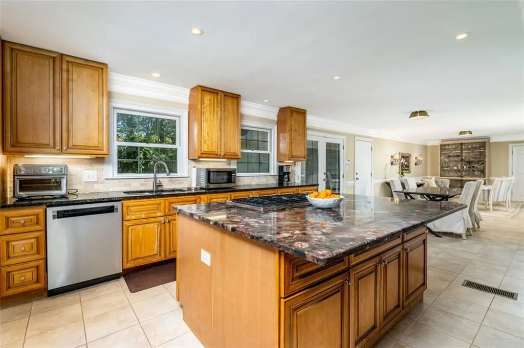 305 Brook Drive, Atlanta, Georgia 30328, 6 Bedrooms Bedrooms, ,4 BathroomsBathrooms,Residential,Sold,305 Brook Drive,6965658