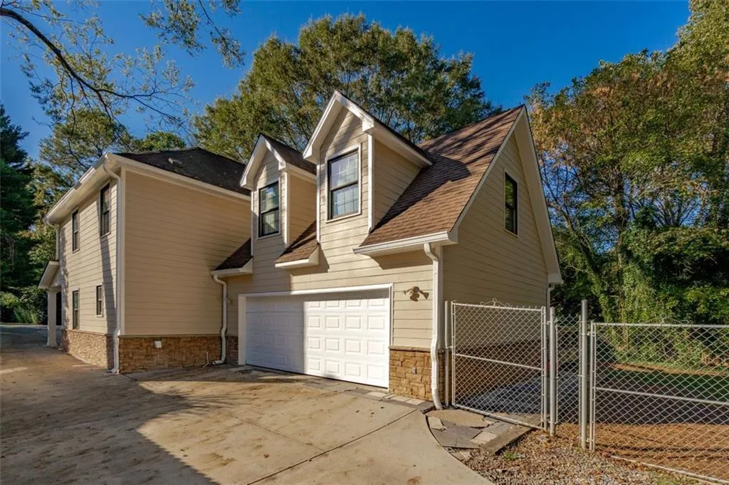 305 Brook Drive, Atlanta, Georgia 30328, 6 Bedrooms Bedrooms, ,4 BathroomsBathrooms,Residential,Sold,305 Brook Drive,6965658