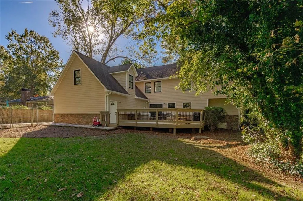 305 Brook Drive, Atlanta, Georgia 30328, 6 Bedrooms Bedrooms, ,4 BathroomsBathrooms,Residential,Sold,305 Brook Drive,6965658