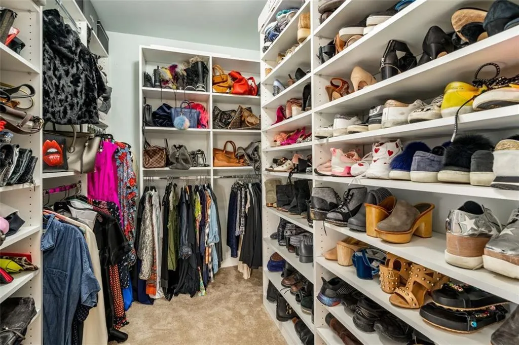 305 Brook Drive, Atlanta, Georgia 30328, 6 Bedrooms Bedrooms, ,4 BathroomsBathrooms,Residential,Sold,305 Brook Drive,6965658