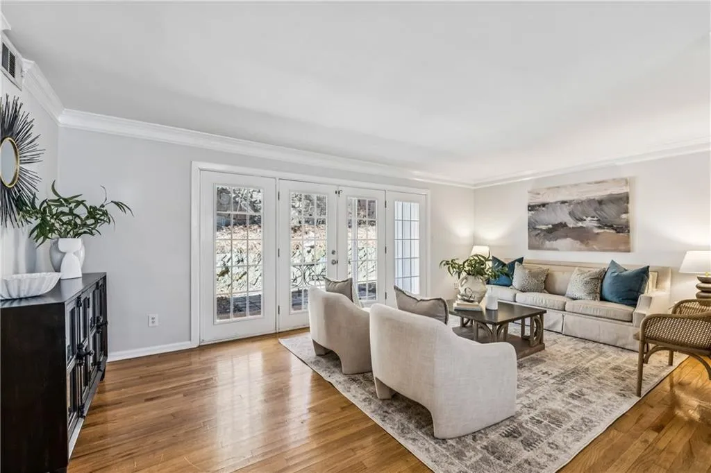 311 Peachtree Hills Avenue Ne Unit 11b, Atlanta, Georgia 30305, 2 Bedrooms Bedrooms, 0 ,1 BathroomBathrooms,Residential,Sold,311 Peachtree Hills Avenue Ne Unit 11b,7706798