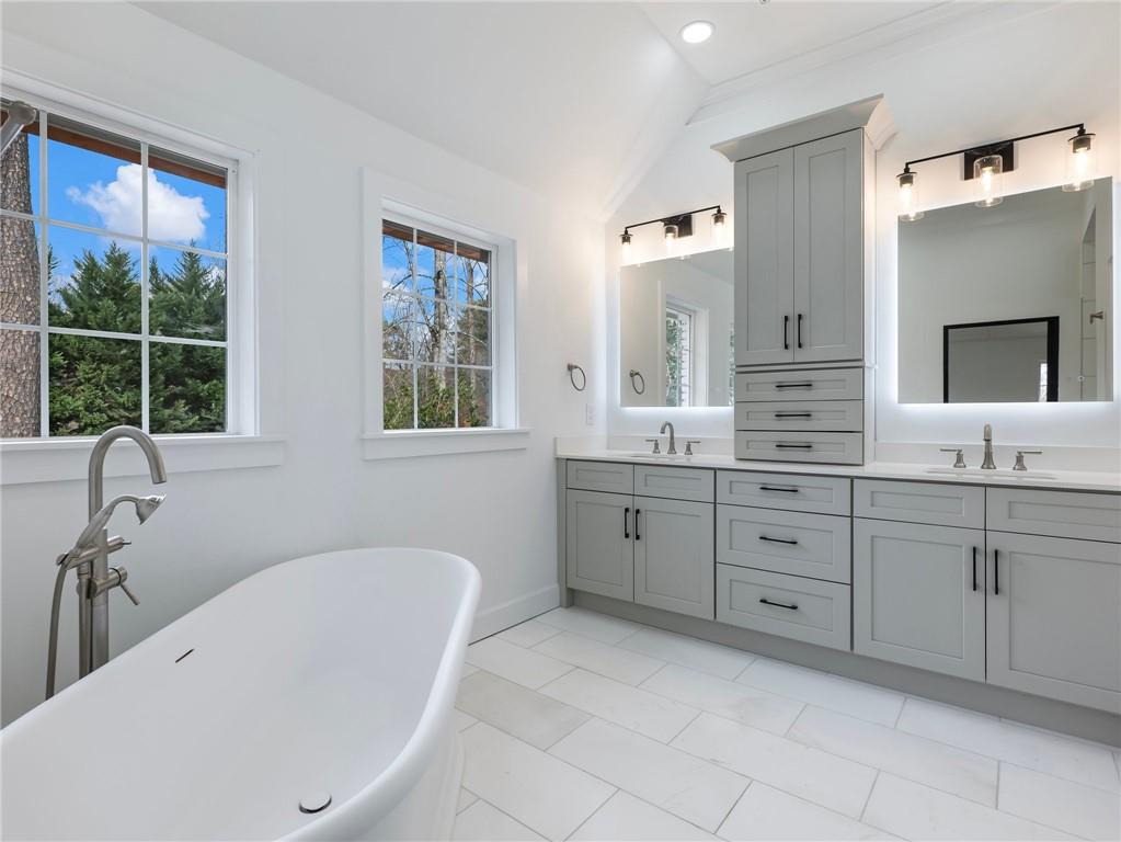 690 Amberidge Trail, Atlanta, Georgia 30328, 5 Bedrooms Bedrooms, ,5 BathroomsBathrooms,Residential,Sold,690 Amberidge Trail,7312346