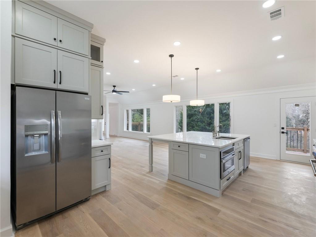 690 Amberidge Trail, Atlanta, Georgia 30328, 5 Bedrooms Bedrooms, ,5 BathroomsBathrooms,Residential,Sold,690 Amberidge Trail,7312346