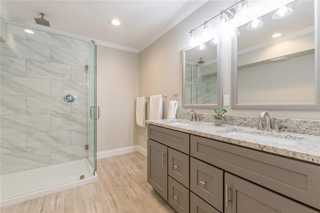 6520 Roswell Road Unit 32, Sandy Springs, Georgia 30328, 2 Bedrooms Bedrooms, ,2 BathroomsBathrooms,Residential,Sold,6520 Roswell Road Unit 32,6839132