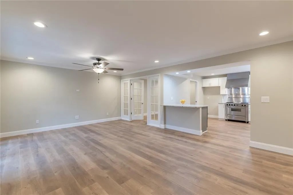 6520 Roswell Road Unit 32, Sandy Springs, Georgia 30328, 2 Bedrooms Bedrooms, ,2 BathroomsBathrooms,Residential,Sold,6520 Roswell Road Unit 32,6839132