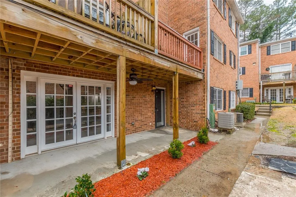 6520 Roswell Road Unit 32, Sandy Springs, Georgia 30328, 2 Bedrooms Bedrooms, ,2 BathroomsBathrooms,Residential,Sold,6520 Roswell Road Unit 32,6839132