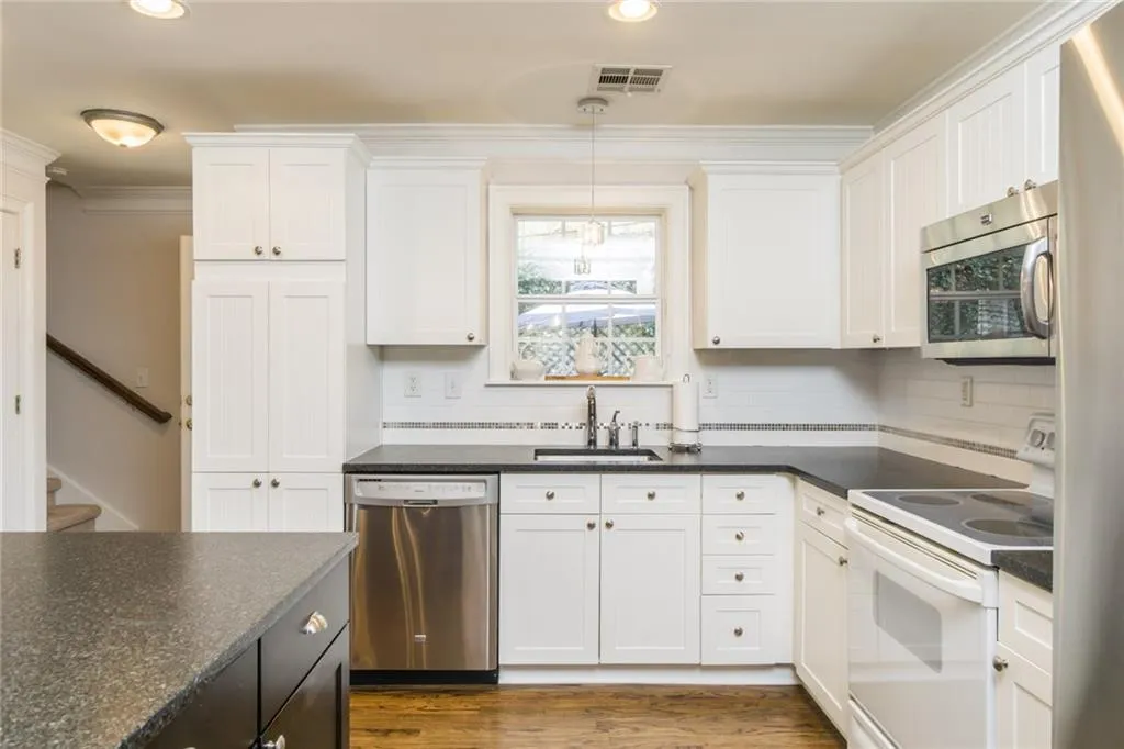 301 Masons Creek Circle, Atlanta, Georgia 30350, 3 Bedrooms Bedrooms, ,2 BathroomsBathrooms,Residential,Sold,301 Masons Creek Circle,5969024