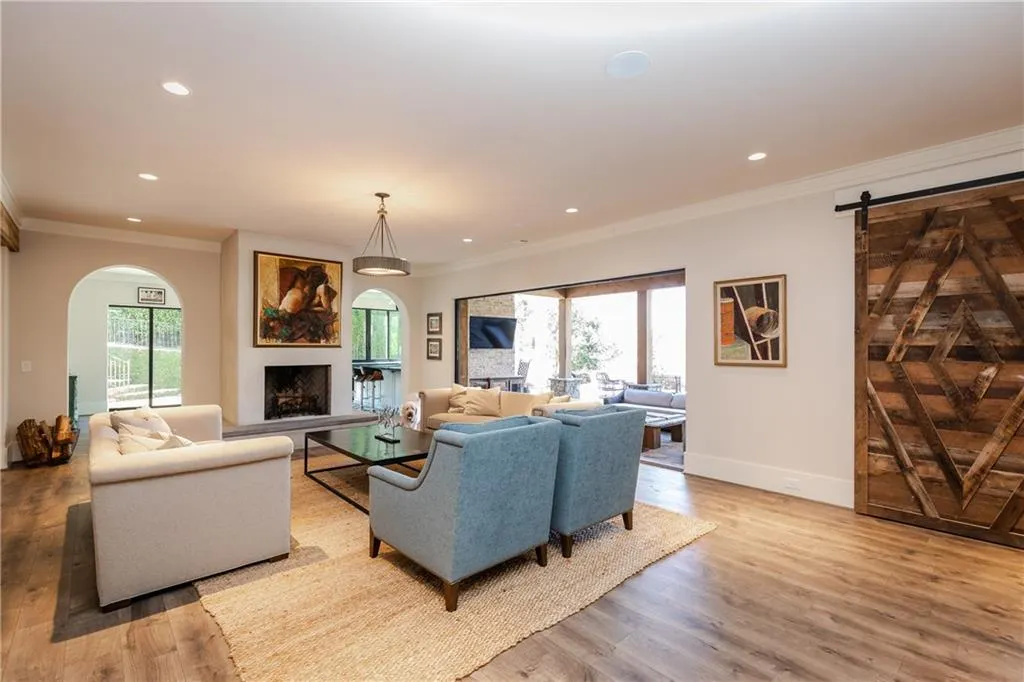 4556 Stella Drive, Atlanta, Georgia 30327, 6 Bedrooms Bedrooms, ,5 BathroomsBathrooms,Residential,Sold,4556 Stella Drive,6605258