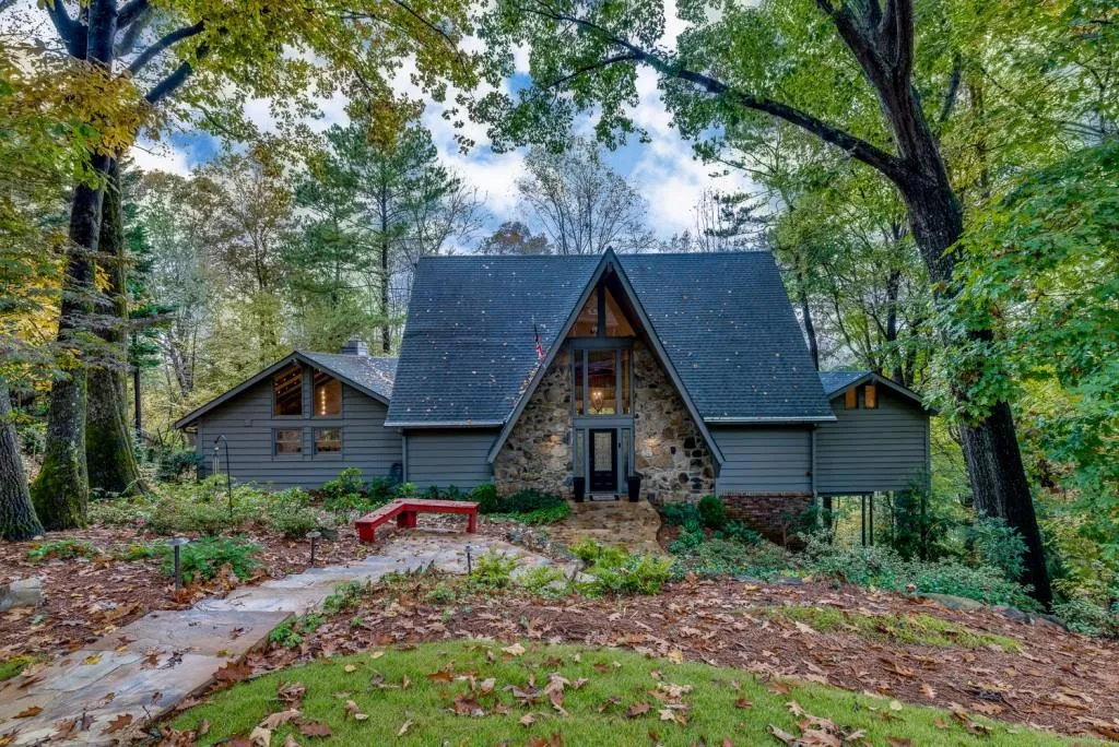160 Huntcliff Point, Sandy Springs, Georgia 30350, 4 Bedrooms Bedrooms, ,4 BathroomsBathrooms,Residential,Sold,160 Huntcliff Point,6098338