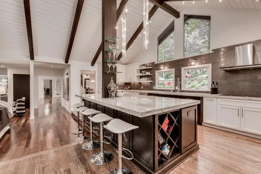 160 Huntcliff Point, Sandy Springs, Georgia 30350, 4 Bedrooms Bedrooms, ,4 BathroomsBathrooms,Residential,Sold,160 Huntcliff Point,6098338