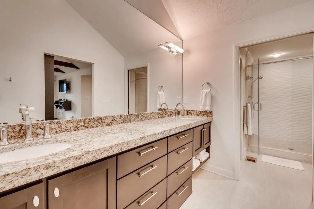 160 Huntcliff Point, Sandy Springs, Georgia 30350, 4 Bedrooms Bedrooms, ,4 BathroomsBathrooms,Residential,Sold,160 Huntcliff Point,6098338